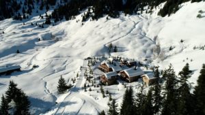 Découverte du premier refuge haut de gamme des Alpes françaises – Vimeo thumbnail