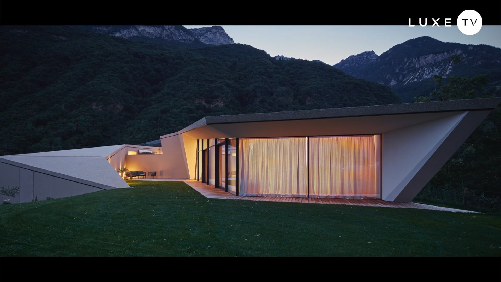 Kastelaz Hof, a villa with angular geometry - Vimeo thumbnail