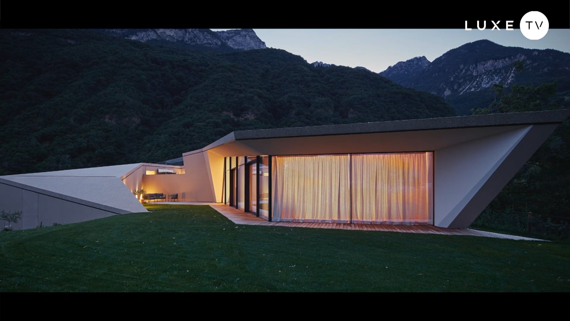 Kastelaz Hof, une villa à la géométrie angulaire - Vimeo thumbnail