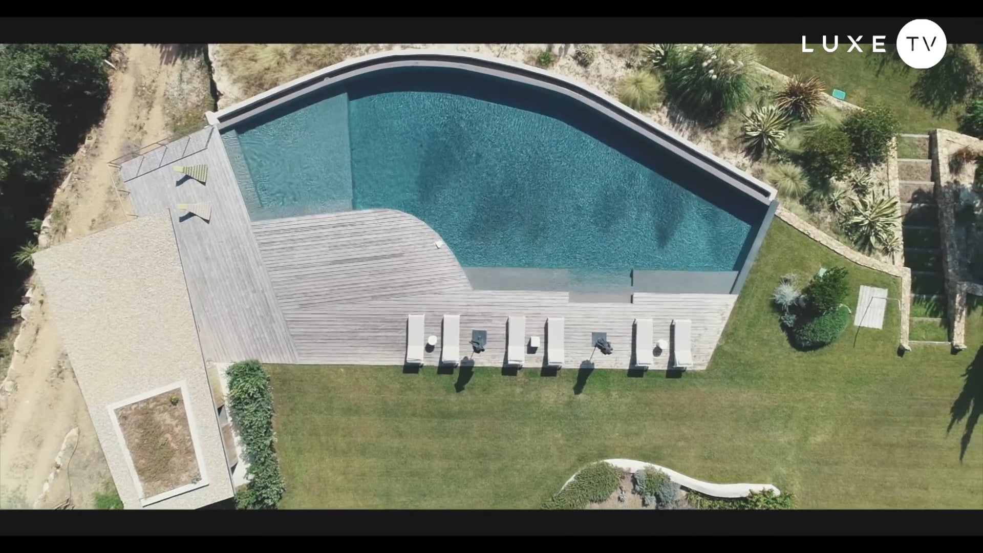 Corse : une belle maison d’architecte pour passer des vacances en famille - Vimeo thumbnail