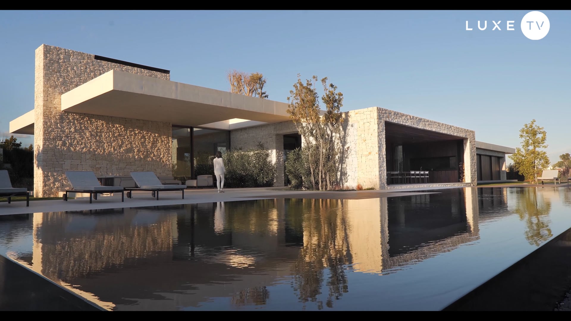 Madrigal House, une maison où l’horizontalité est de mise – LUXE.TV - Vimeo thumbnail